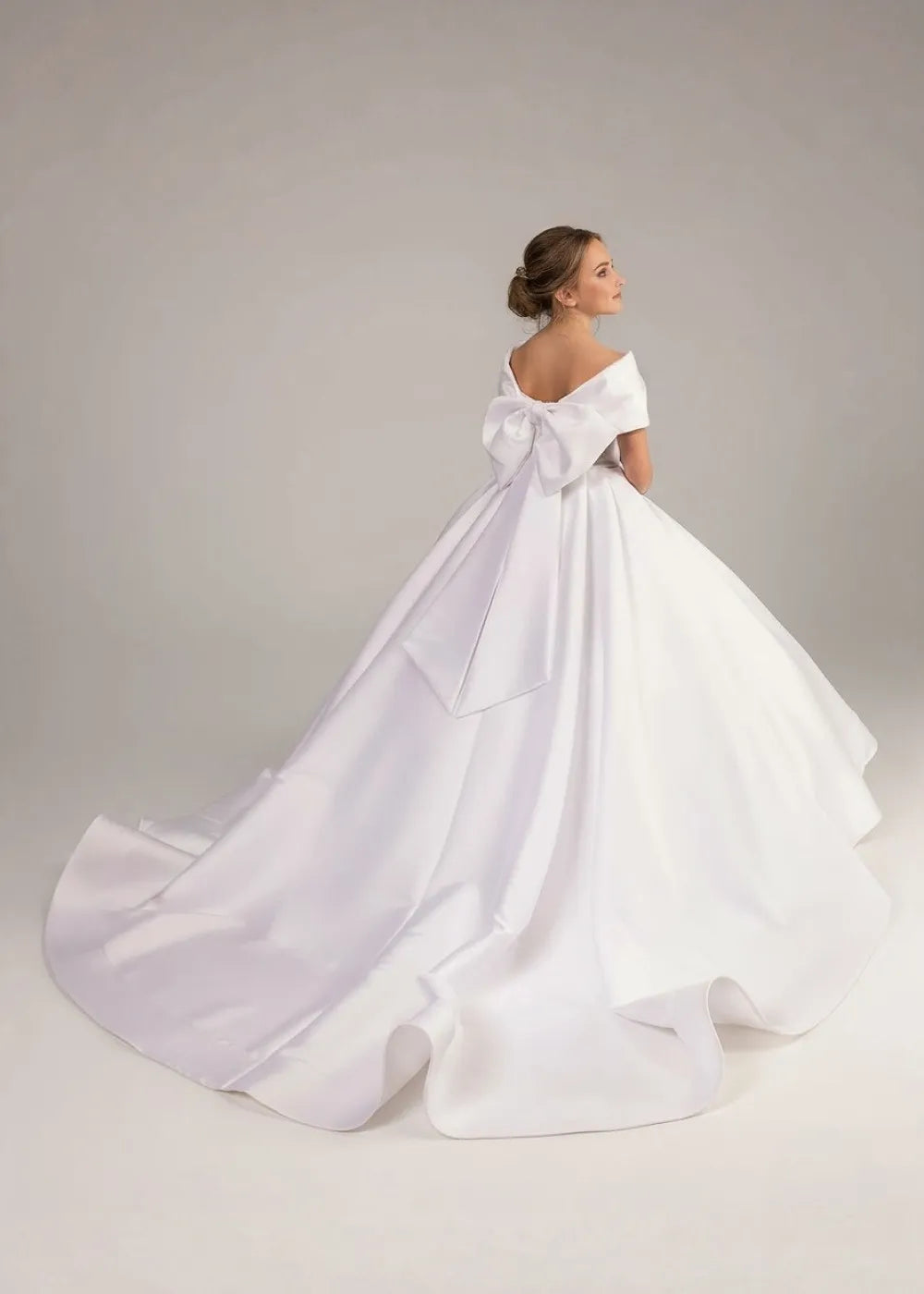 Elegant Satin Flower Girl Dress with Bow Formal Gown for Special Events | Fynony Elegant Satin Flower Girl Dress with Bow Formal Gown for Special Events | Fynony