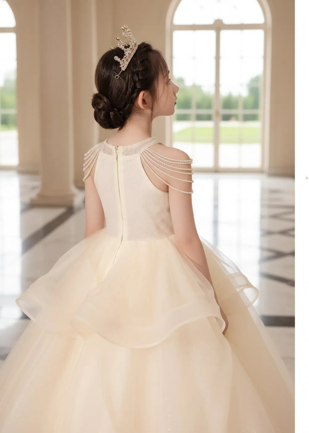 Spitzenkleid mit schulterfreiem Design