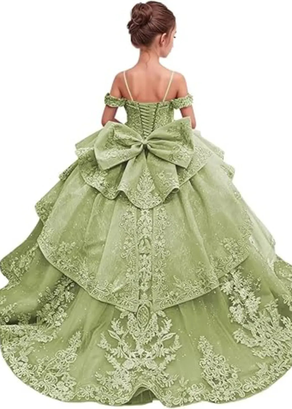 Koronkowa sukienka księżniczki z odkrytymi ramionami