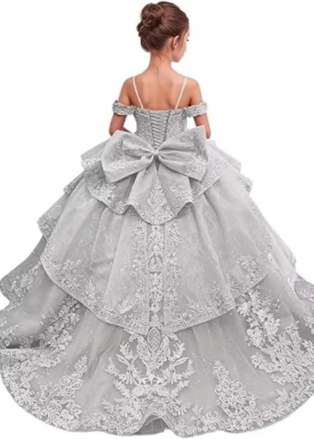 Koronkowa sukienka księżniczki z odkrytymi ramionami