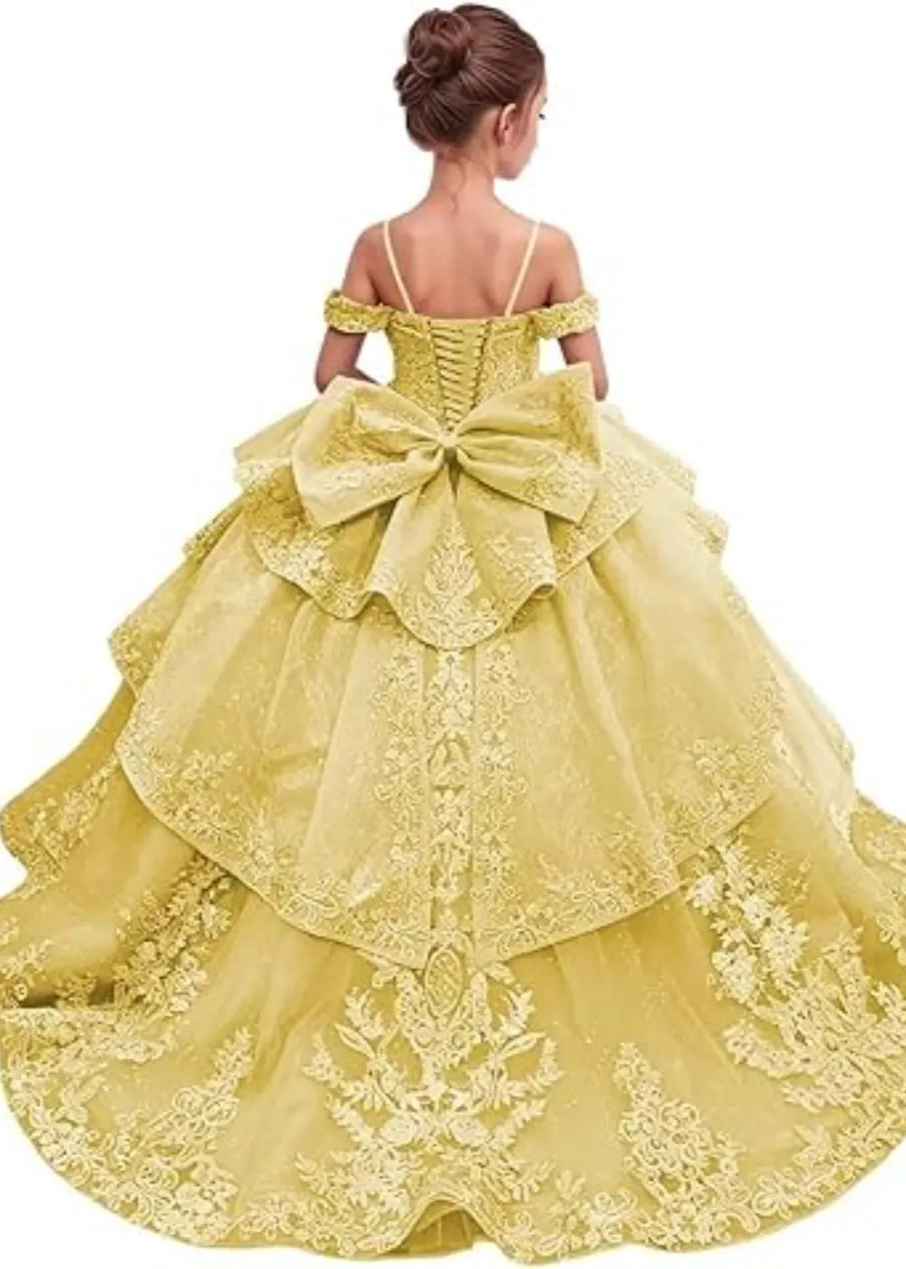 Koronkowa sukienka księżniczki z odkrytymi ramionami